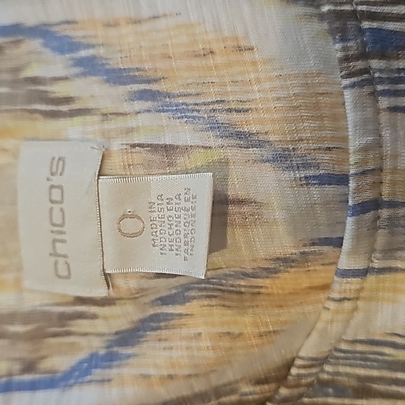 Bundle/ Chico's Women's shirts and a lightweight multicolored jacket - Picture 10 of 13